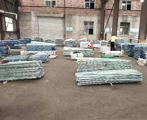 熱鍍鋅絲杠廠區(qū)庫(kù)存 (1)